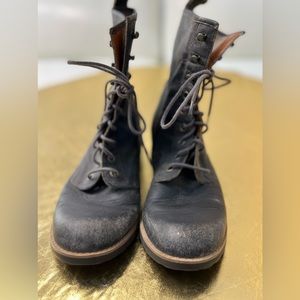 COPY - Dr Marten brown leather boot size 8 @goseek